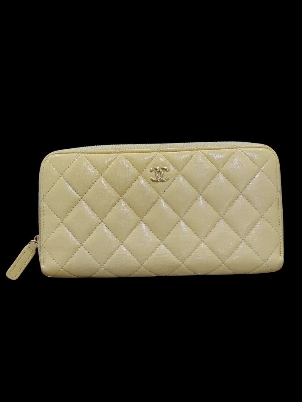 CHANEL Quilted Zip Wallet - Light Yellow Lambskin